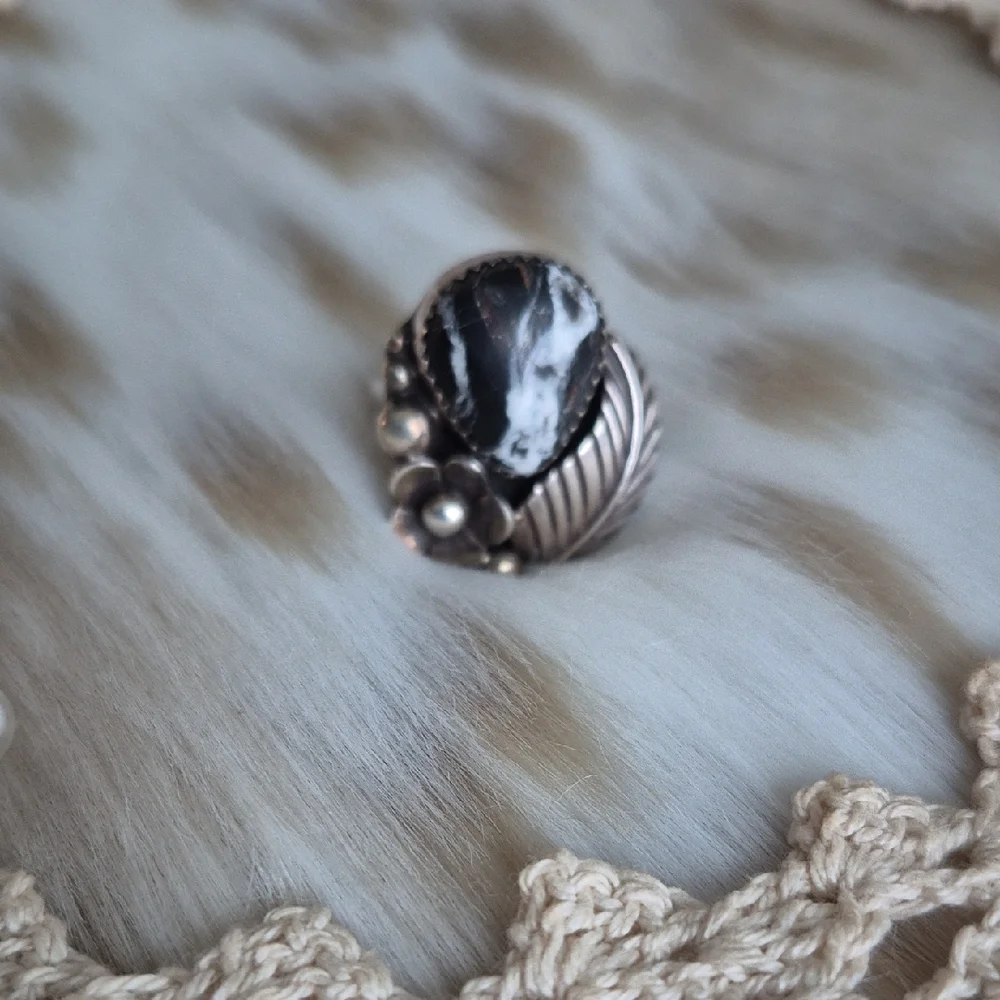 🌙Vintage Signed White Buffalo Sterling Silver Ring